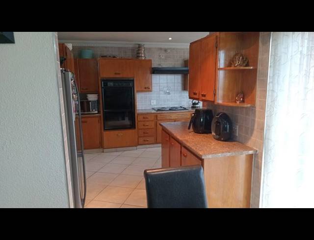 3 BEDROOM HOUSE FOR SALE IN WINCHESTER HILLS EXT 3